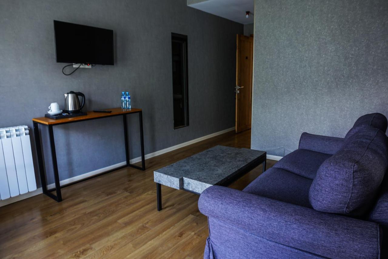Hotel Stancia Kazbegi - City Center Kültér fotó