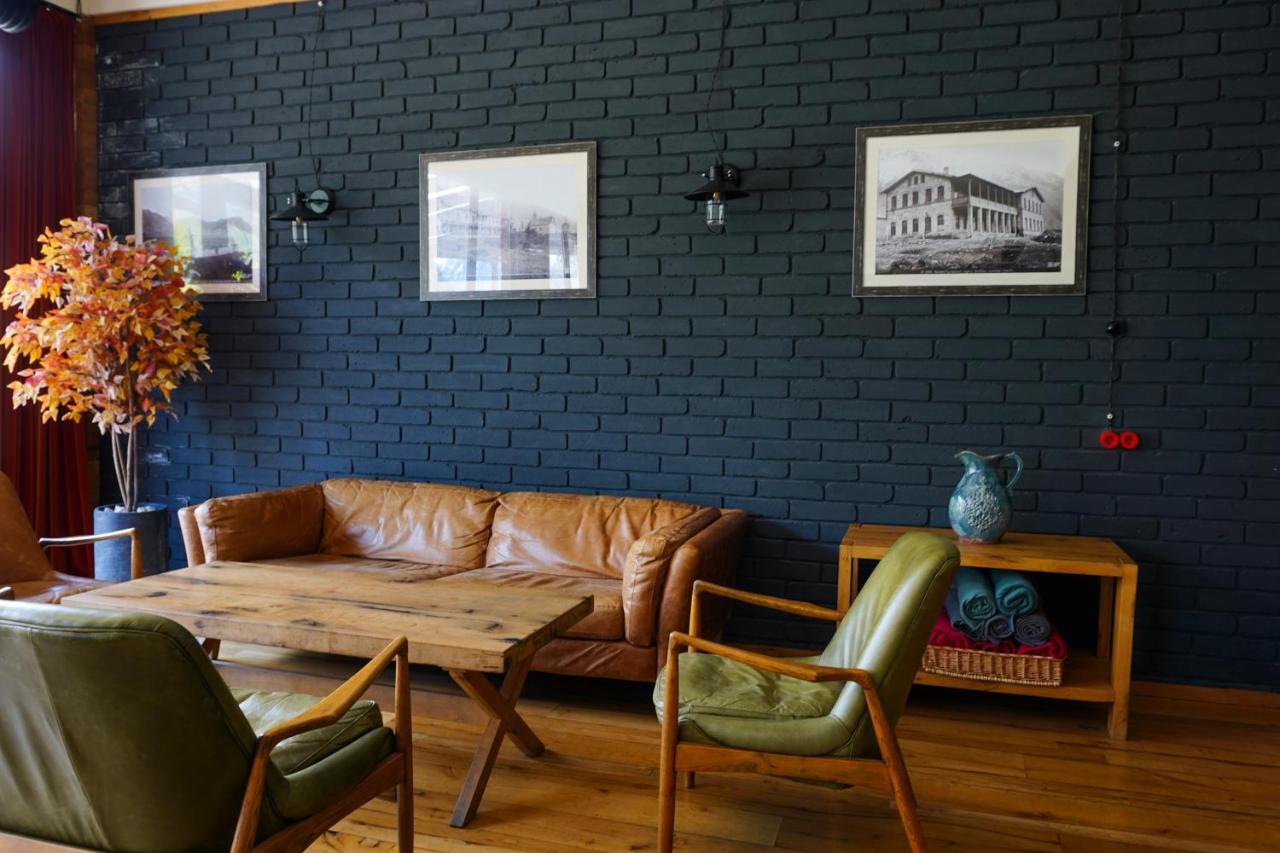Hotel Stancia Kazbegi - City Center Kültér fotó