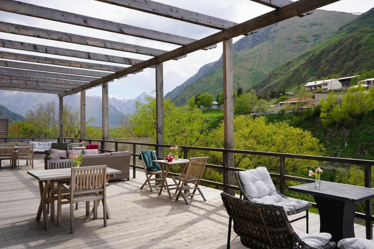 Hotel Stancia Kazbegi - City Center Kültér fotó