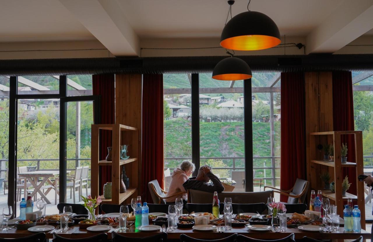 Hotel Stancia Kazbegi - City Center Kültér fotó