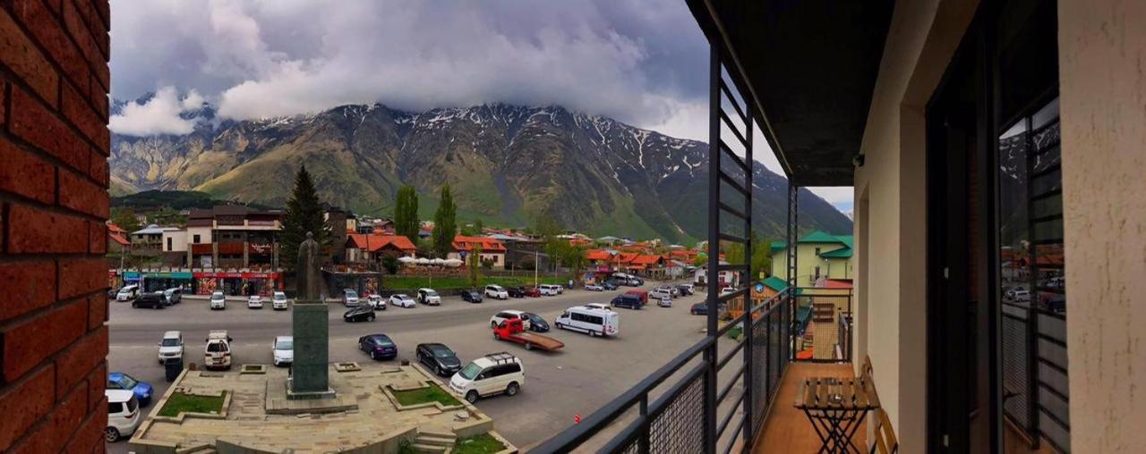 Hotel Stancia Kazbegi - City Center Kültér fotó