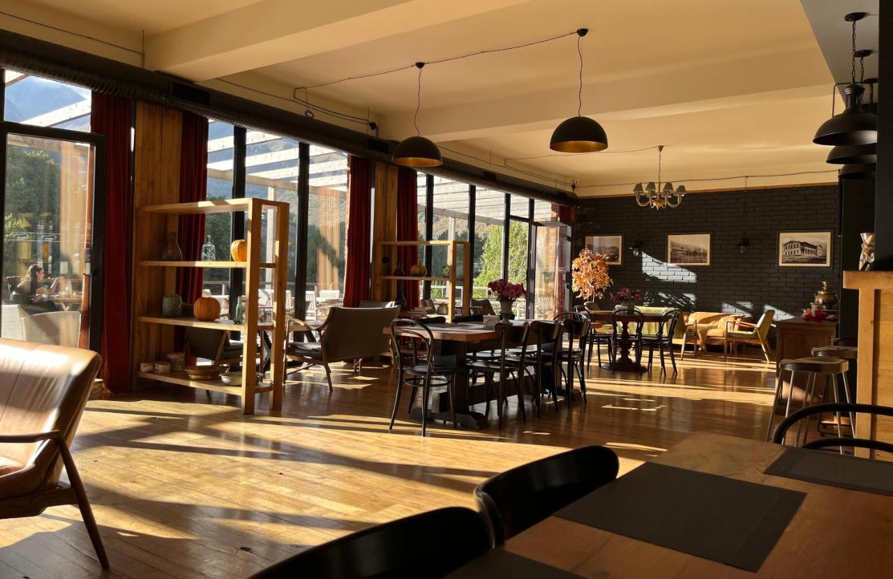 Hotel Stancia Kazbegi - City Center Kültér fotó