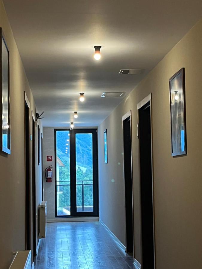 Hotel Stancia Kazbegi - City Center Kültér fotó