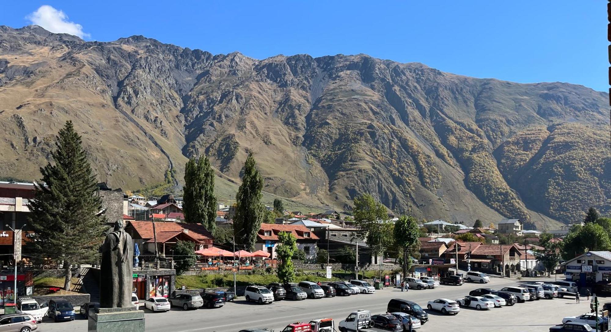 Hotel Stancia Kazbegi - City Center Kültér fotó