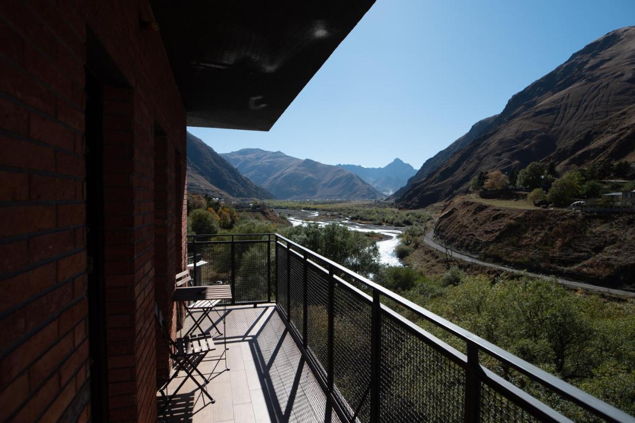 Hotel Stancia Kazbegi - City Center Kültér fotó